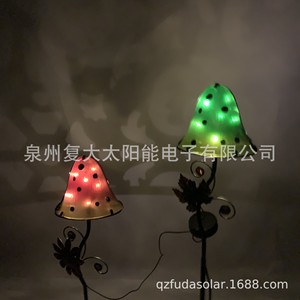 Lámpara Solar de Jardín con Forma de Hongo, LED, de Hierro, Resistente al Agua, con Estaca para Exteriores - Product Image 3