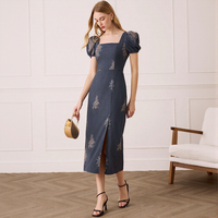 Robe midi élégante en jean bleu pour femme, col carré, manches bouffantes, broderie florale, fente latérale, robe de soirée d'été