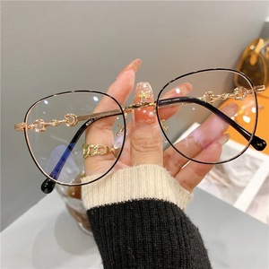 Gafas con montura de Metal a <span class=keywords><strong>la</strong></span> moda para mujer, gafas ovaladas ópticas para bloquear <span class=keywords><strong>la</strong></span> <span class=keywords><strong>miopía</strong></span>, con características de lectura de luz antiazul, 2025 - Product Image 1