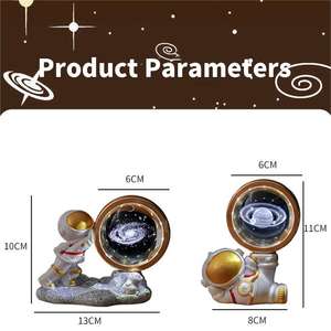 Décoration de la maison lumineuse galaxie lune boule de cristal lampe résine <span class=keywords><strong>Base</strong></span> astronaute veilleuse rotatif 3D boule de cristal saturne lampe - Product Image 6
