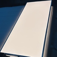 Plaques de guidage lumineux ultra-minces en acrylique gravées au laser et boîtes lumineuses LED avec CRI>80 et intensité réglable