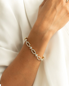 Pulsera de Oro Premium con Diamantes Eterna Link, Elegante y Lujosa Pulsera de Eslabones Entrelazados, Joyería de Diseño Inspirada en Diamantes Brillantes - Product Image 3