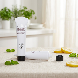หลอดบีบพลาสติก PE สำหรับเครื่องสำอาง พิมพ์โลโก้สีดำตามสั่ง หลอดนิ่มพร้อมฝาปิดทรงกลมแบนสีดำด้าน สำหรับครีมบำรุงผิวหน้าจากยีสต์สด - Product Image 1