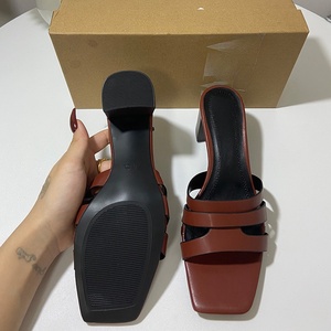 Sandales en velours à enfiler pour femme, bout carré, collection Printemps-Été 2025 – Chaussons de luxe à talons hauts, chaussures de créateur - Product Image 3