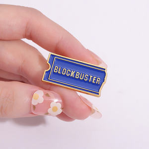 Blockbuster Video emaye Pin Retro filmler bilet toplamak Metal broş yaka sırt çantası rozeti moda takı hediye arkadaşlar için - Product Image 4