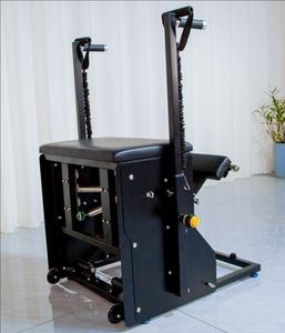 Reformer de Pilates écologique tout noir, livraison rapide, longue durée de vie. Chaise Wunda pour studios de Pilates et entraînement personnel - Product Image 2