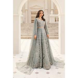Robe de mariée 3 pièces Minty Breeze Erum Khan – Tenue de mariage luxueuse en mousseline brodée - Product Image 1