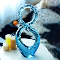 Objet d'art contemporain en verre soufflé rose, sculpture musicale abstraite faite à la main avec des formes fluides pour la décoration de maison de luxe