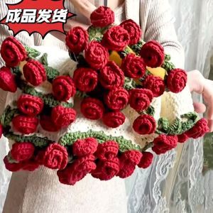 Manta de punto hecha a mano con diseño de ramo de rosas, roja, de forma irregular, regalo de cumpleaños, cálida para el invierno - Product Image 2