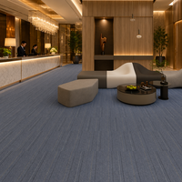 Polyester-Schlingenflor-Teppichfliesen Umweltfreundliche Gepolsterte Gestreifte Teppichfliesen für Zuhause Büro Hotel Rutschfeste PVC-Rückseite Modulare Quadratische Teppiche