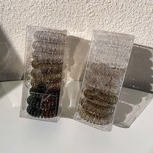 ยางรัดผมแบบเกลียว <span class=keywords><strong>Invisibobble</strong></span> Traceless ยืดหยุ่น แข็งแรง สำหรับทุกสภาพผม ใช้ได้ทั้งผู้หญิงและผู้ชาย แพ็ค 8 ชิ้น (สีใสและสีน้ำตาล) - Product Image 3