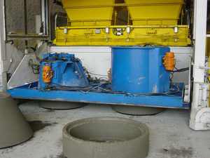 <span class=keywords><strong>Machine</strong></span> de moulage par vibration préfabriquée polyvalente mobile Offre Spéciale pour la construction d'infrastructures utilitaires urbaines de composants en béton - Product Image 5