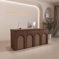 Meubles de boutique de beauté de luxe, comptoir de caisse en bois brun, table de réception moderne, bureau d'hôtel vintage