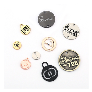 <span class=keywords><strong>2025</strong></span> Tùy Chỉnh Túi Mỹ Phẩm Với Hình Bầu Dục Khắc Tấm Biểu Tượng Abaya Khăn Hijab Khăn Choàng Quyến Rũ May Trên Kim Loại Logo <span class=keywords><strong>Tag</strong></span> Cho Hàng May Mặc - Product Image 3