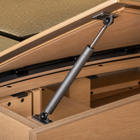 Lit de jour tatami sur mesure de style cycladique grec avec armoire incurvée intégrée pour villa de villégiature méditerranéenne