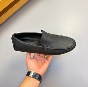 Mocassins de luxe en cuir grainé vert foncé avec plaque métallique argentée pour homme – Chaussures de conduite et d'affaires quotidiennes - Product Image 3