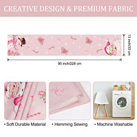 Chemin de table rose de Noël avec bonhomme de neige, flocon de neige, sapin et Père Noël mignon pour la décoration de table à manger et les fêtes à la maison