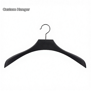 Cintres multifonctionnels en plastique noir mat à un seul niveau avec logo personnalisé pour vêtements, design moulé par injection, utilisation dans la garde-robe - Product Image 1