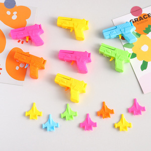 Pistola Lanza Aviones de Juguete de Plástico para Niños de 5 a 7 Años, Lista para Jugar en Interiores y Exteriores - Product Image 3