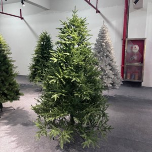 Sapin de Noël artificiel d'extérieur de haute qualité en PE et PVC de 5FT/6FT/7FT pour la décoration de la maison - Product Image 1