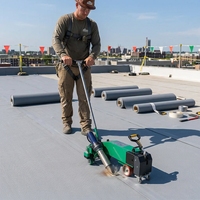 Machine de soudage robotisée LIUDU 4500W neuve pour membranes PVC et TPO, idéale pour l'étanchéité des toitures, des piscines et des bâches.