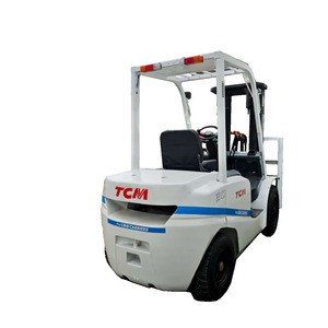 Montacargas Diésel Isuzu TCM FD30 de 3 Toneladas de Segunda Mano con Neumáticos Sólidos, Original de Japón, en Stock para el Mercado de Oriente Medio - Product Image 1