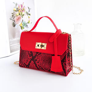 Nouveaux sacs <span class=keywords><strong>à</strong></span> bandoulière en cuir PU pour femmes, Mini sacs <span class=keywords><strong>à</strong></span> <span class=keywords><strong>main</strong></span> avec serrure, vente en gros - Product Image 2