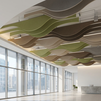 Plafond suspendu décoratif ondulé, panneau de plafond personnalisé, décoration de plafond pour les espaces commerciaux intérieurs