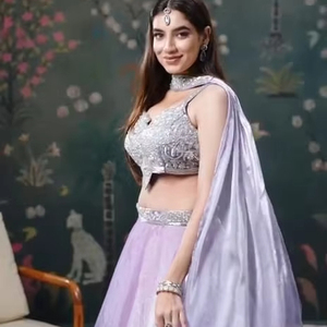 Conjunto de Lehenga Choli de Lavanda para Mujer, Bordado, de Diseñador, para Bodas y Fiestas - Product Image 1