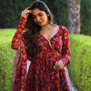 Readymade Indian Digital Print Sharara Gharara Kurti Set, tessuto Georgette, abbigliamento etnico di design pakistano 3 pezzi Set all'ingrosso - Product Image 3
