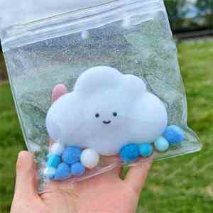 ของเล่นบีบคลาวด์แสนสุขแบบไวรัล ของเล่นบีบขนาดพกพาสำหรับบำบัดความเครียด ผิวสัมผัสนุ่มฟู เงียบสงบ เหมาะเป็นของขวัญสำหรับวัยรุ่นและผู้ใหญ่ - Product Image 3