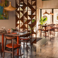 Comptoir de caisse moderne et élégant, comptoir d'accueil pour restaurant, café, hôtel, design intérieur en bois, métal, fer, solution de projet tout-en-un