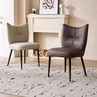 Chaise de salle à manger de style italien, luxe, cuir noir, avec structure en métal moderne, pour la maison, les hôtels, les restaurants et les salles à manger.