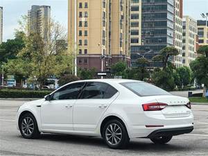 Modèle d'exportation conforme aux normes russes <span class=keywords><strong>2021</strong></span> <span class=keywords><strong>Skoda</strong></span> <span class=keywords><strong>Octavia</strong></span> 1.5L L4 113HP Automatique Édition Confort - Product Image 2