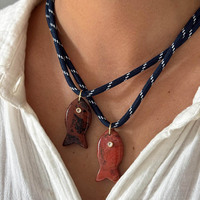 Nouveauté Collier en chaîne de corde avec pendentif poisson mignon en pierre naturelle plaqué or pour femmes