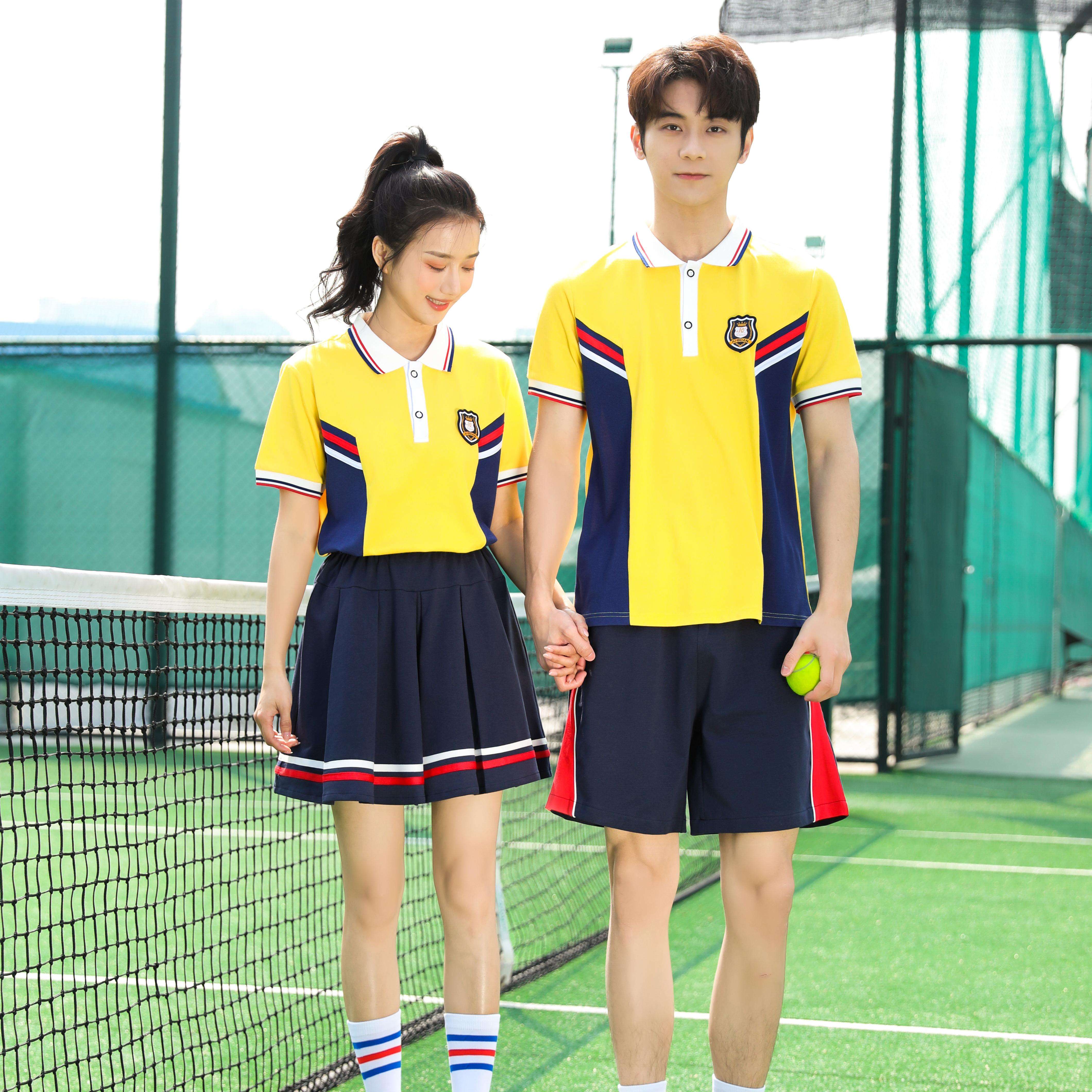 เสื้อโปโลสีเหลือง + กางเกงสีน้ำเงิน