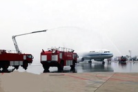 Véhicule d'intervention aéroportuaire haute vitesse tout-terrain SHACMAN – Camion de pompiers fiable à mousse pour une réponse rapide sur la piste