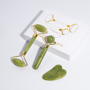 Ensemble <span class=keywords><strong>de</strong></span> beauté du <span class=keywords><strong>visage</strong></span> en <span class=keywords><strong>pierre</strong></span> <span class=keywords><strong>de</strong></span> <span class=keywords><strong>jade</strong></span> naturelle Rouleau <span class=keywords><strong>de</strong></span> <span class=keywords><strong>jade</strong></span> Xiuyan et outil <span class=keywords><strong>de</strong></span> massage facial Gua Sha pour anti-âge - Product Image 2