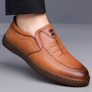 Mocassins en cuir véritable pour hommes, bout rond, à enfiler, semelle extérieure en caoutchouc respirante, chaussures décontractées de printemps pour la conduite - Product Image 1