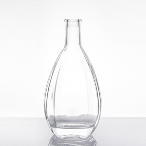 Bouteille en verre givré vide personnalisable avec logo pour spiritueux (gin, rhum, <span class=keywords><strong>tequila</strong></span> 750ml, vodka 500ml, whisky, brandy) avec bouchon en liège - Product Image 3