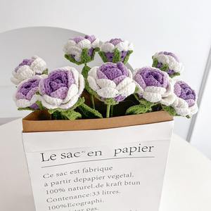 Arreglo floral de rosas degradadas en crochet, hecho a mano, decoración para festivales florales, regalo hecho a mano. - Product Image 4