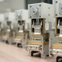 Modèle de presse à poinçonner pneumatique de haute qualité usiné par CNC, modèle de simulation de machine-outil