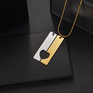 Collana per Coppie con Ciondolo Rettangolare Traforato a Forma di Cuore, in Acciaio Inossidabile Placcato Oro - Product Image 6