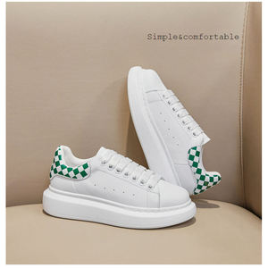 Zapatillas de deporte de lujo deportivas de skateboarding informales de diseñador de alta calidad para hombres y mujeres zapatos gruesos de moda - Product Image 3