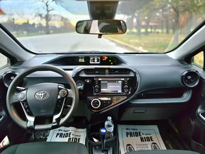 Coche Usado A LA Venta 2018 <span class=keywords><strong>Toyota</strong></span> <span class=keywords><strong>Prius</strong></span> C One SUV Modelos Clásicos Cómodos Bien mantenidos de Alta Calidad - Product Image 4