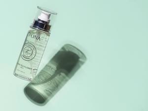 Brume faciale éclaircissante à la mandarine et au thé vert, spray revitalisant et illuminateur pour les peaux ternes - Product Image 5