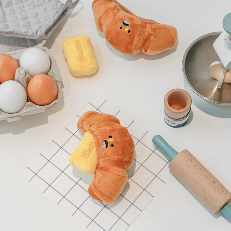 Manufacturer wholesale simulated croissant toys pet dogs plush toys with sound