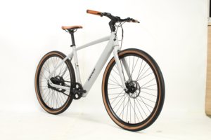 Vélo électrique en aluminium 250W conforme aux normes européennes, 700C, capteur de couple, batterie cachée 48V 10AH, frein à disque, suspension avant, étanche, 60 km d'autonomie - Product Image 6