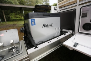 <span class=keywords><strong>Remorque</strong></span> <span class=keywords><strong>de</strong></span> camping tout-terrain avec cuisine extérieure et panneau <span class=keywords><strong>de</strong></span> commande audio intérieur, espace <span class=keywords><strong>de</strong></span> rangement <span class=keywords><strong>pour</strong></span> les voyages en camping - Product Image 5