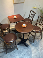 Combinaison table et chaise en bois massif personnalisable de style rétro américain, avec structure métallique, pour café, pâtisserie, restaurant